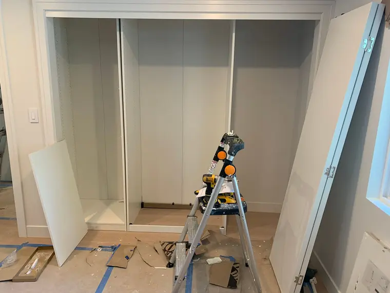 !Los GAtos Closet System IKEA — 3